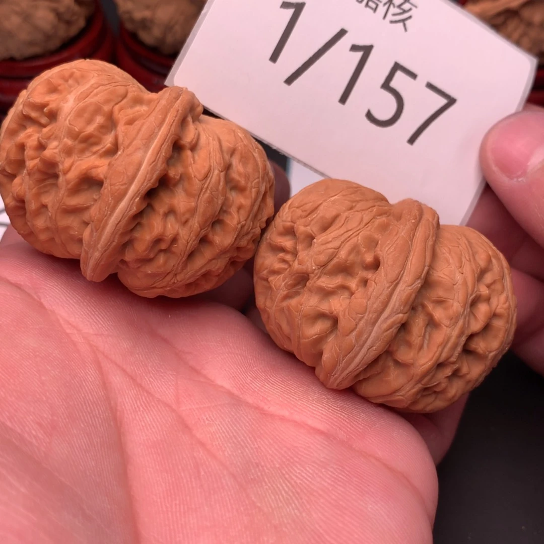 文玩核桃把件全品红皮翘头元宝45