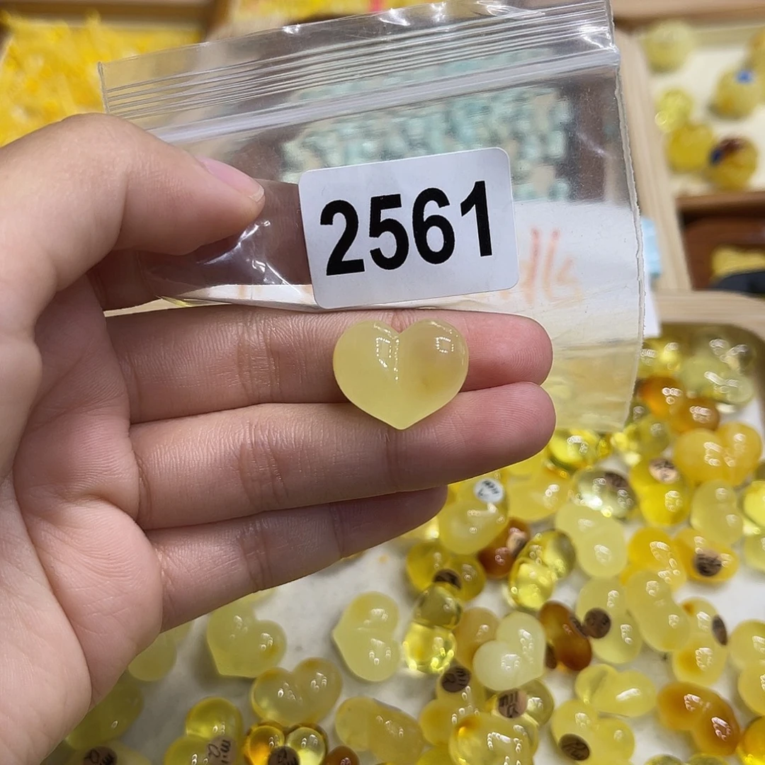 耿****琥珀未镶嵌珠宝奇石