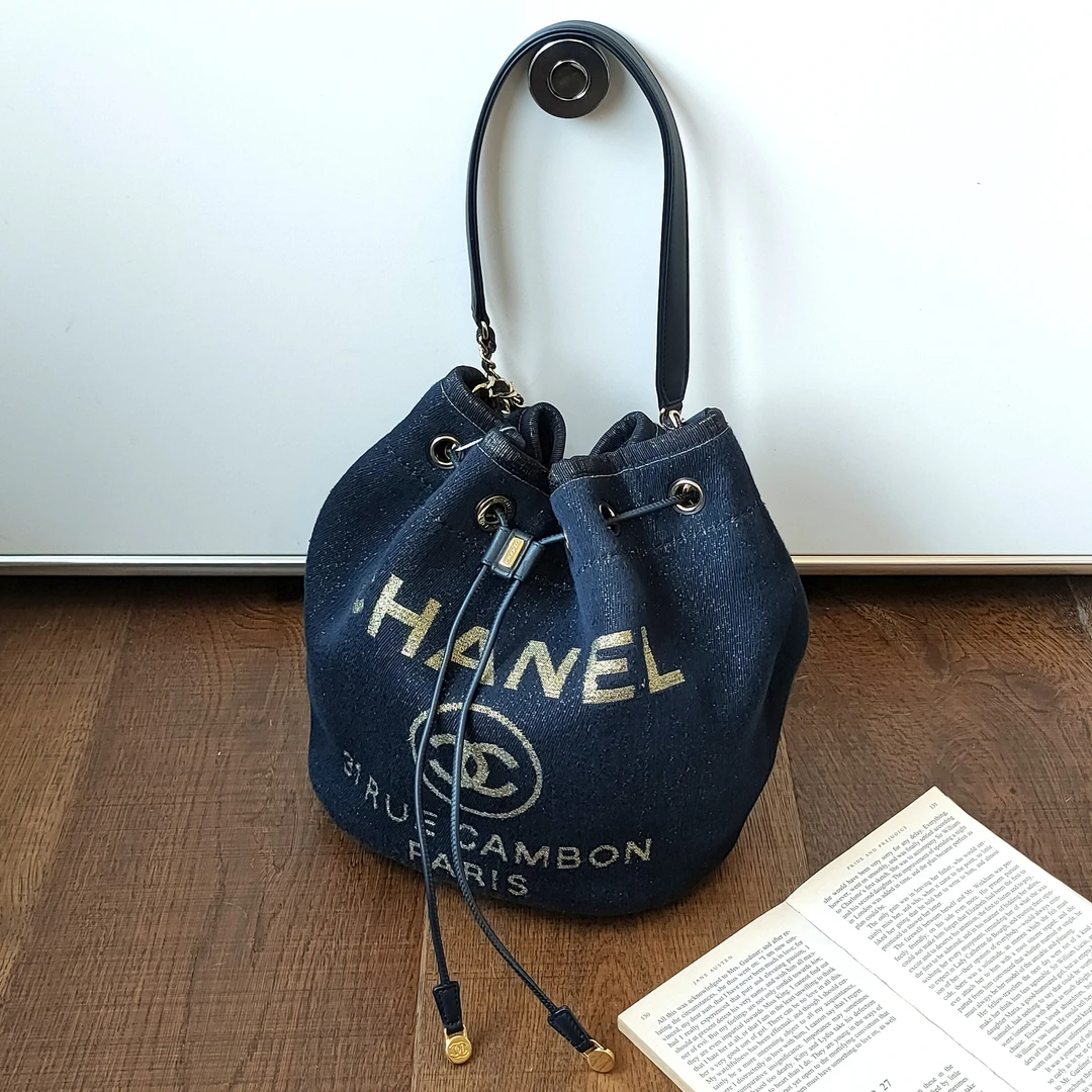 95新 Chanel/香奈儿 Azul-金丝编织海军蓝抽绳斜挎水桶包 46745