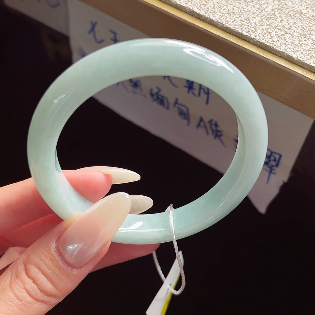 未镶嵌手镯翡翠手镯