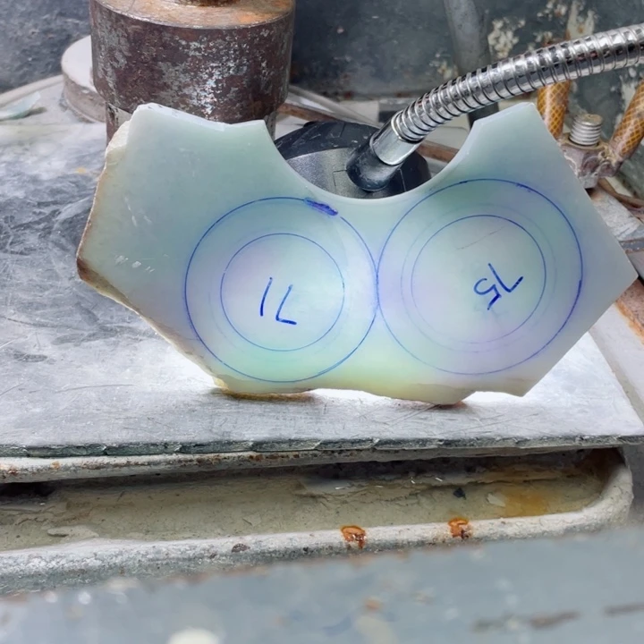 小***果定制翡翠未镶嵌手镯