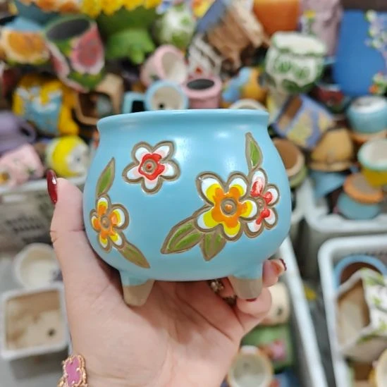 当场拍满15元发货不凑不发，花盆盆口不方不圆有针孔黑点是正常的，