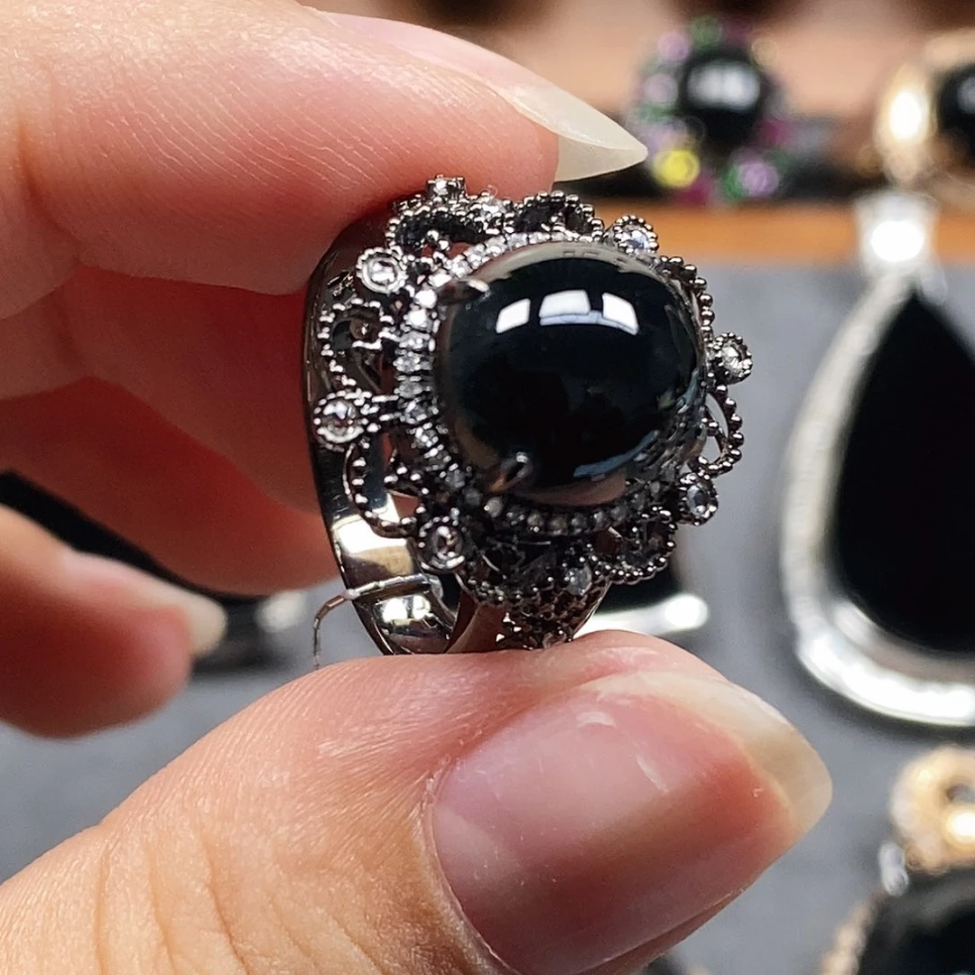 翡翠戒指18K金镶嵌蛋面