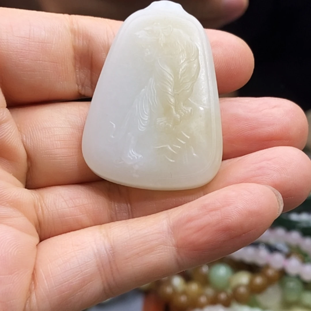 泾***水和田玉未镶嵌颈饰