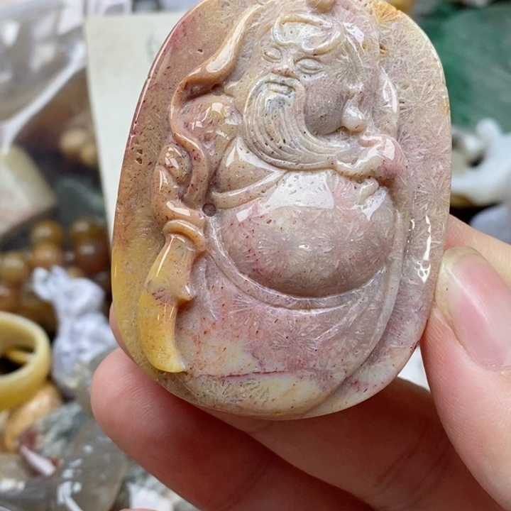 石英质玉未镶嵌颈饰有瑕