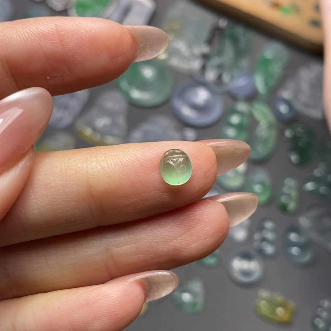 q***！翡翠未镶嵌颈饰翡翠