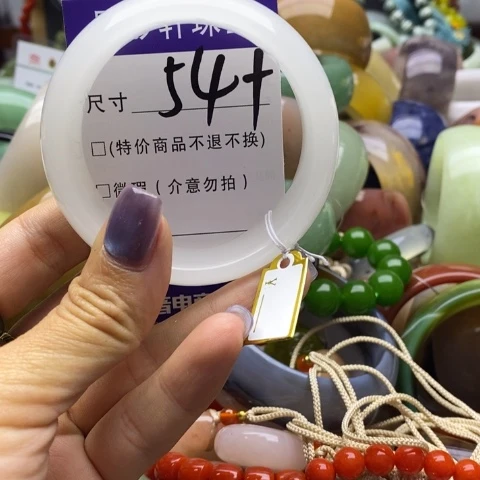 未镶嵌手镯石英岩玉
