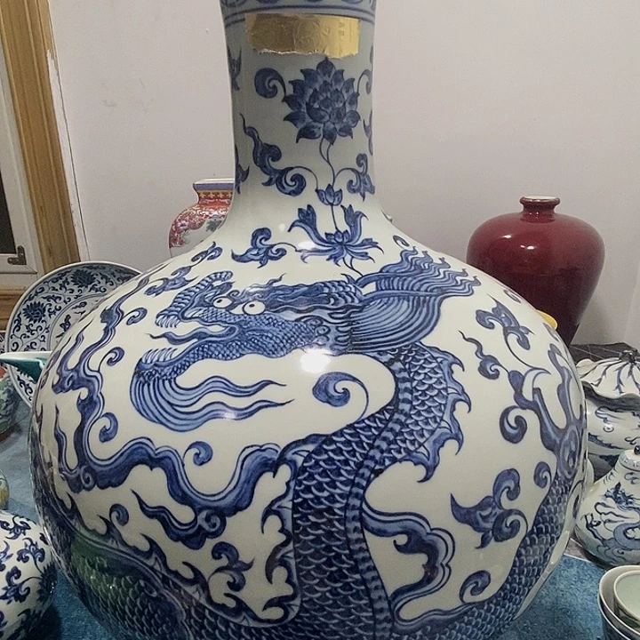 摆件青花龙纹天球瓶