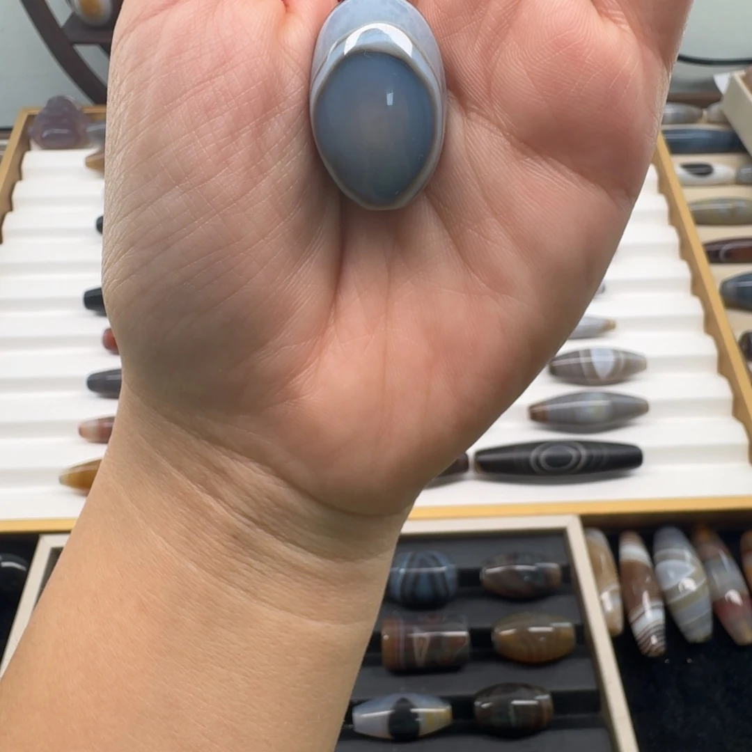 石英质玉合金颈饰