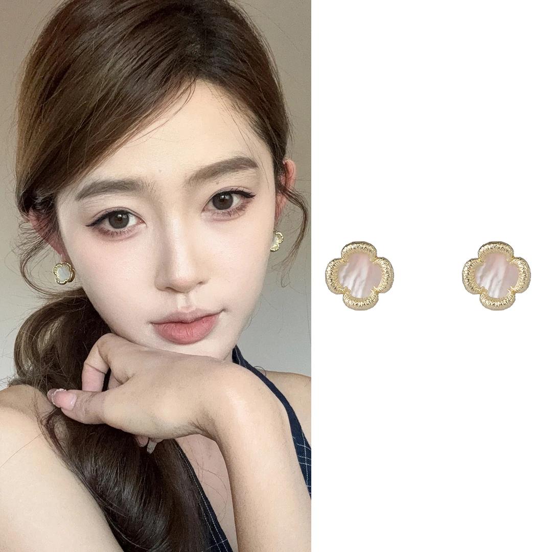 oushipei/欧诗佩 铜合金耳饰 法式复古四叶草花朵耳钉女精致耳饰