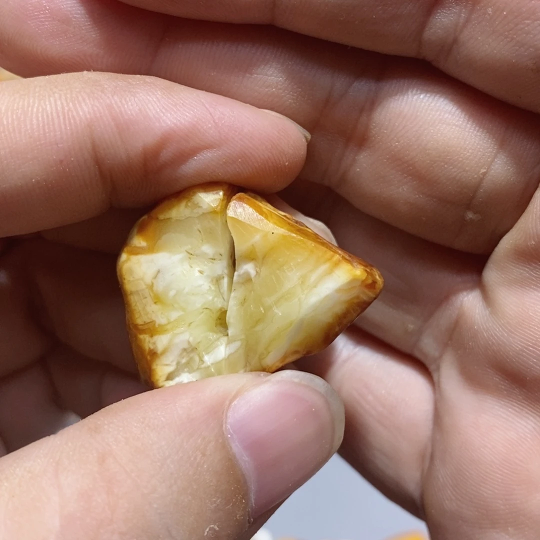 琥珀未镶嵌裸石蜜蜡原石定制