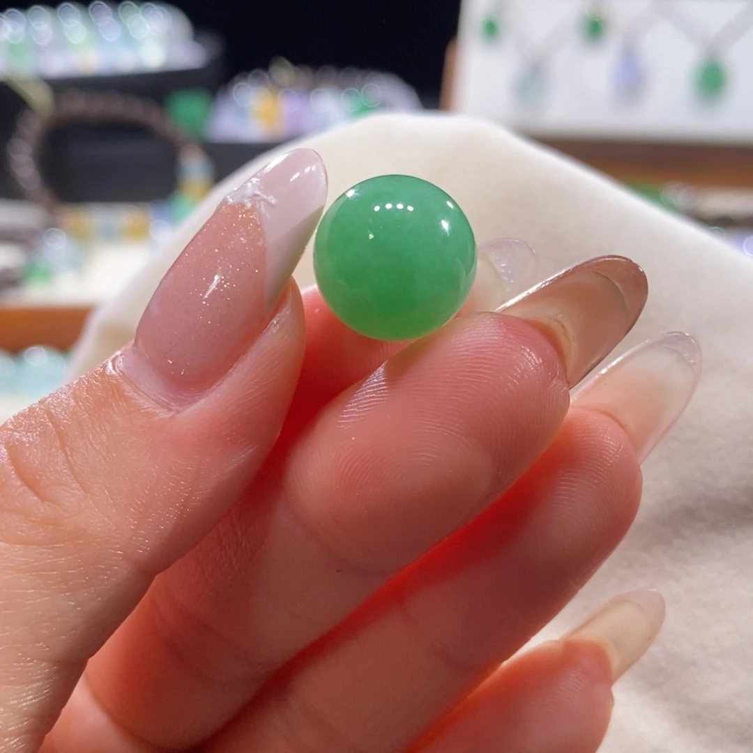 翡翠未镶嵌颈饰翡翠豆阳绿珠13+