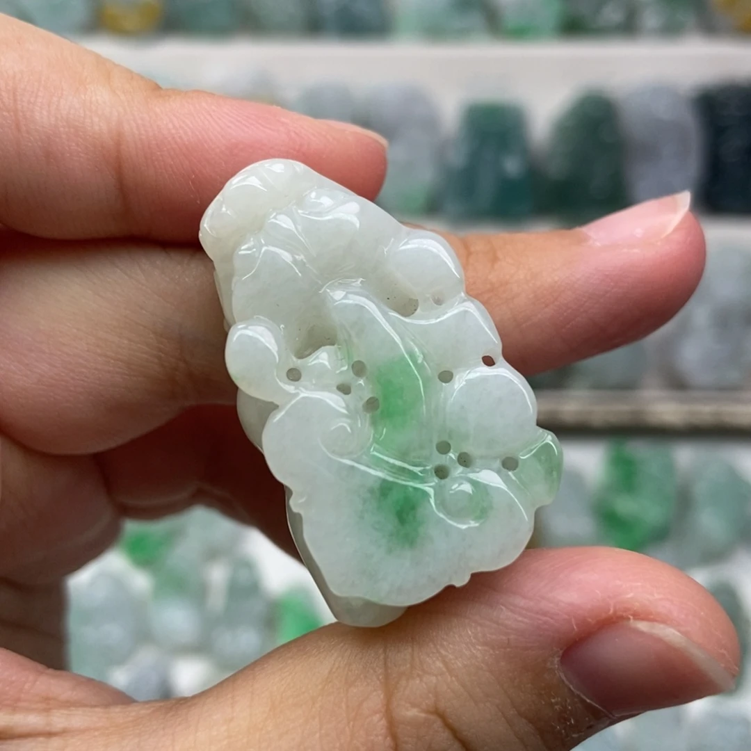翡翠未镶嵌吊坠(赠链)