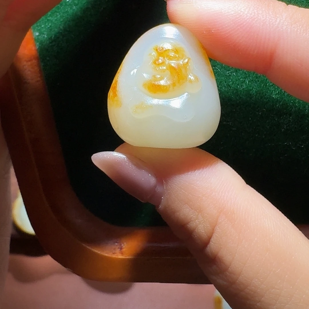 和田玉未镶嵌车挂