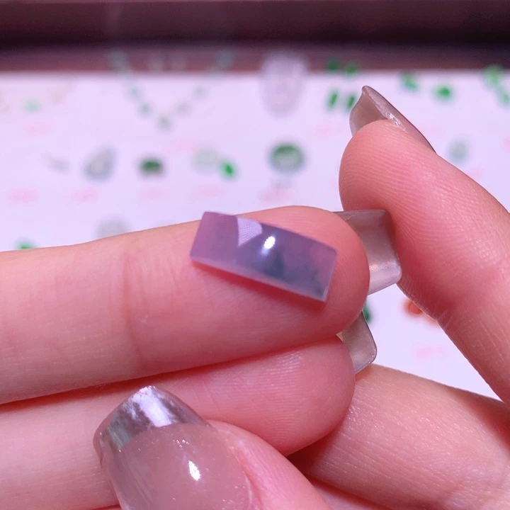 翡翠未镶嵌颈饰马鞍