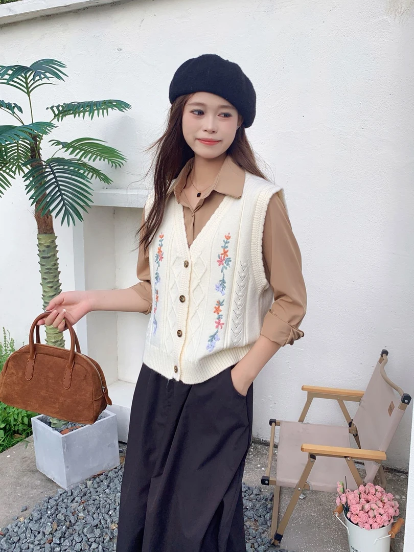 百搭刺绣女秋冬柔软短款马夹拼接V领赫本风港风气质开衫上衣时尚