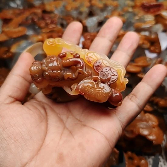 石英质玉（黄龙玉）未镶嵌颈饰