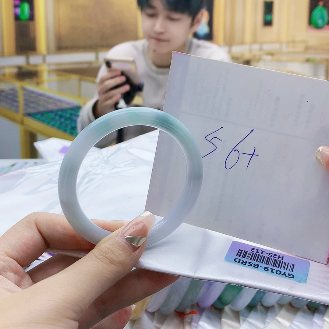 翡翠未镶嵌手镯9099……