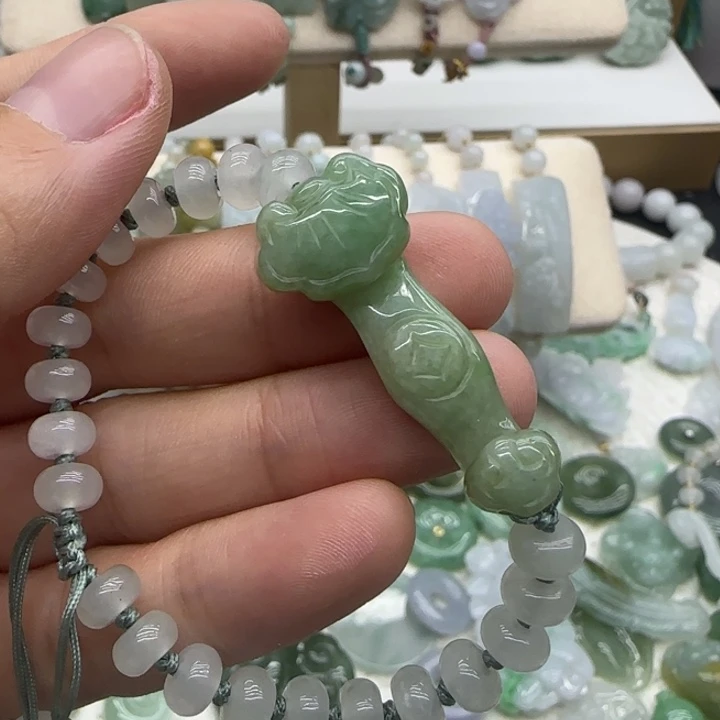 益***智翡翠未镶嵌颈饰如意