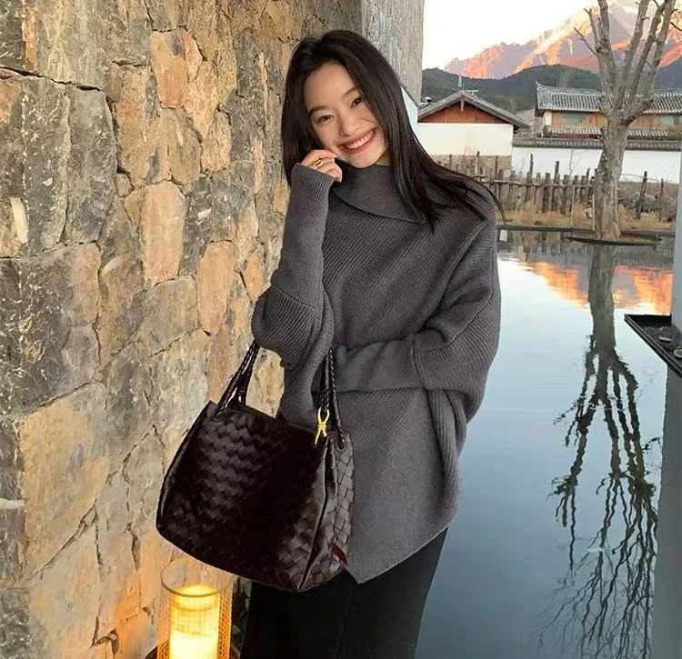 9806#设计感蝙蝠袖毛衣女不规则翻领小众宽松气质斗篷针织上衣