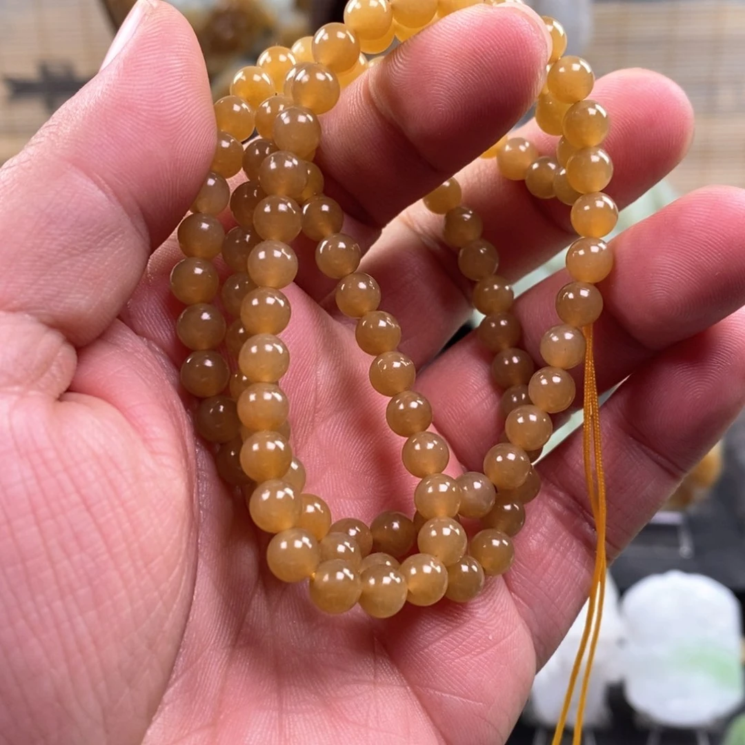 和田玉颈饰未镶嵌摸**尉