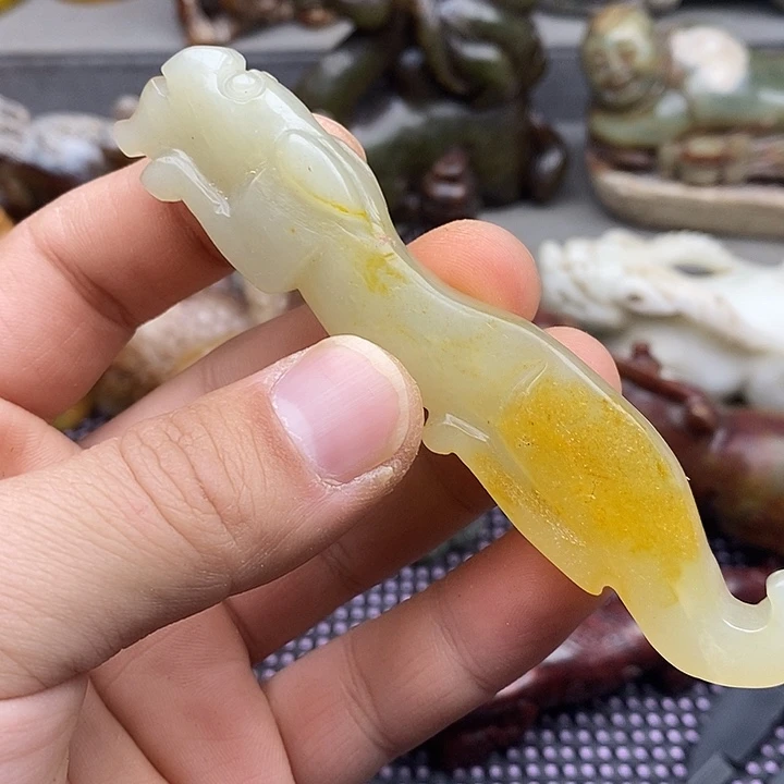 未镶嵌蛇纹石玉颈饰