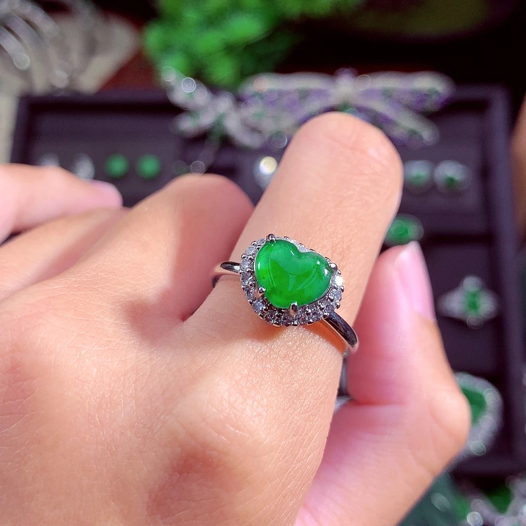 颈饰未镶嵌翡翠天然