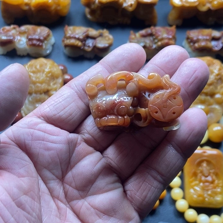 石英质玉（黄龙玉）未镶嵌颈饰