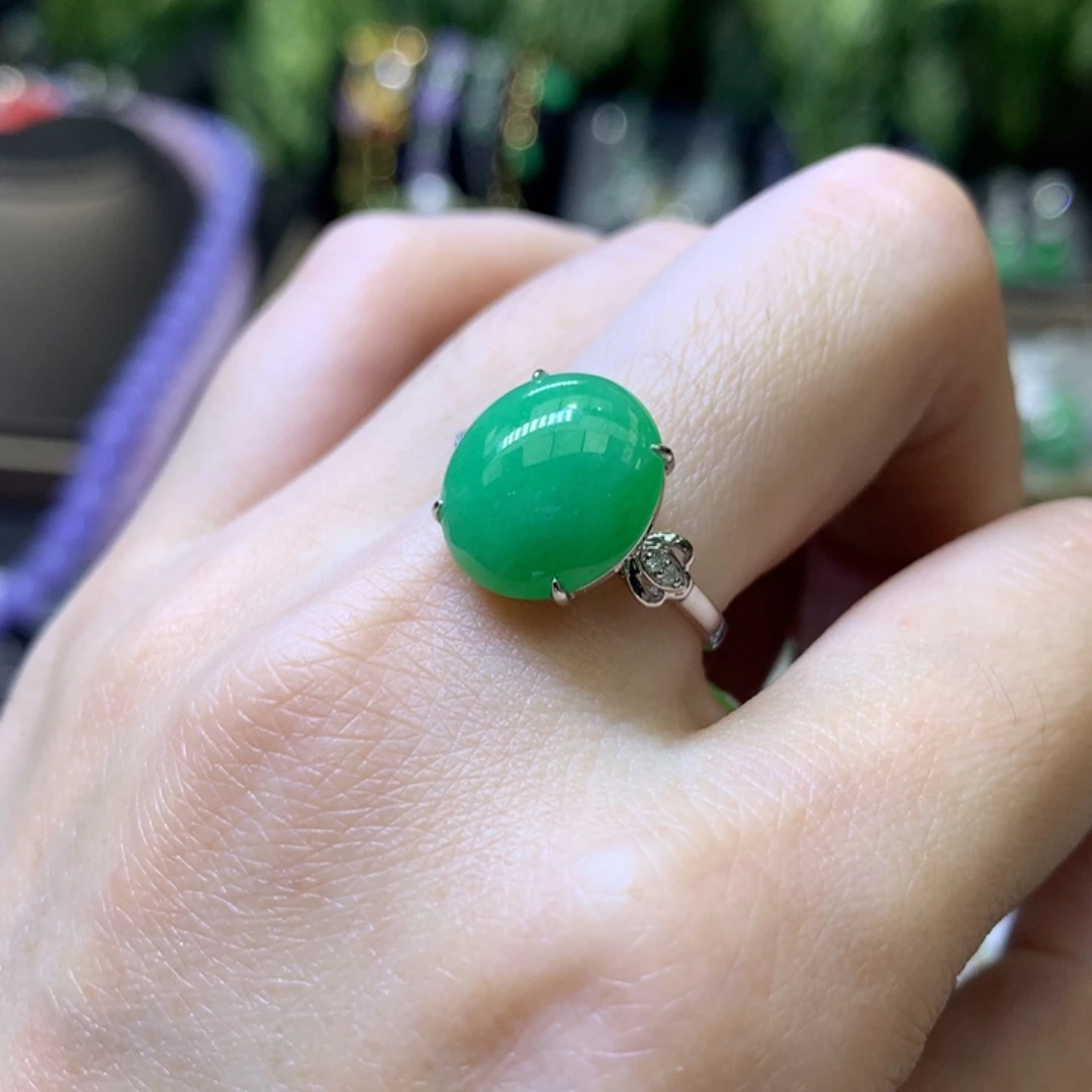 颈饰18K金镶嵌翡翠