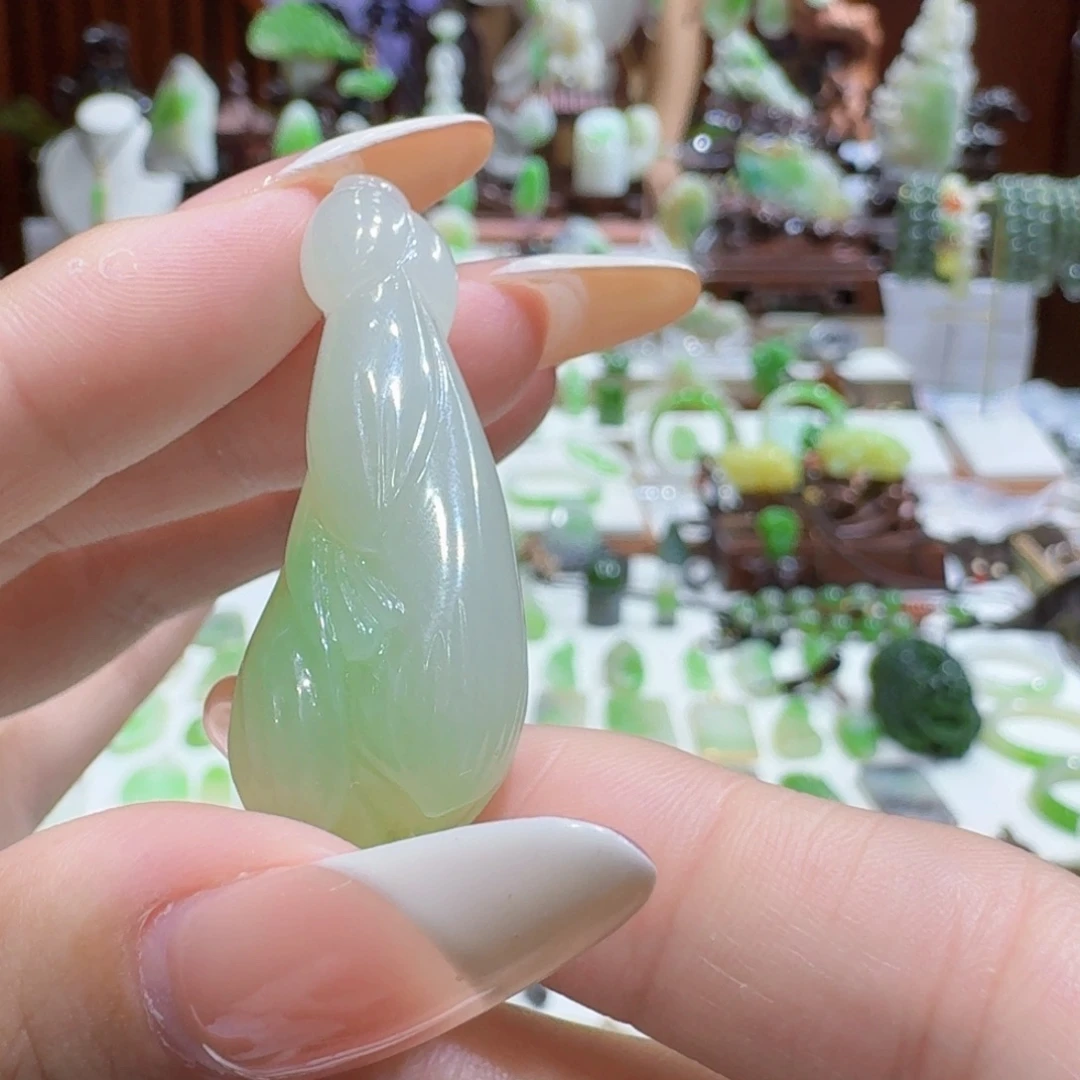 和田玉（翠青玉）未镶嵌挂件翠青玉兰花