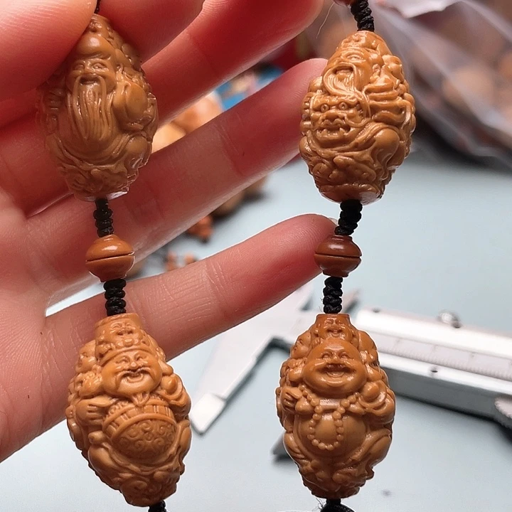 橄榄核吊坠雕刻工艺