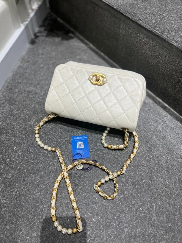 95新 Chanel/香奈儿 新款CF珍珠斜挎包中号单肩白色胖子经典菱格