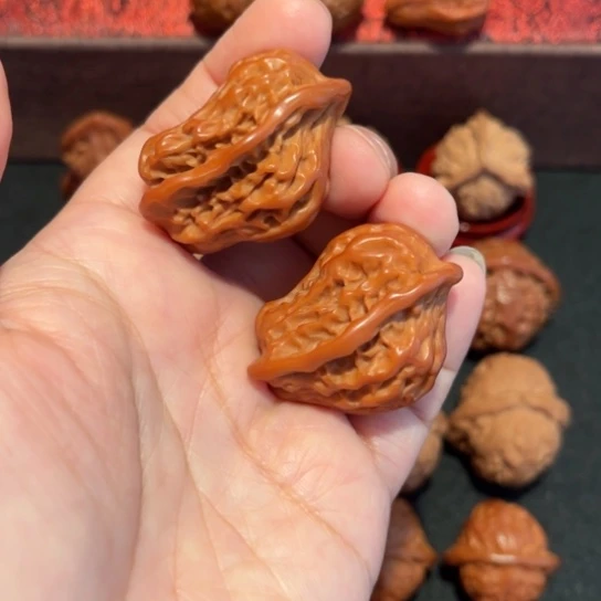文玩核桃吊坠小鸟