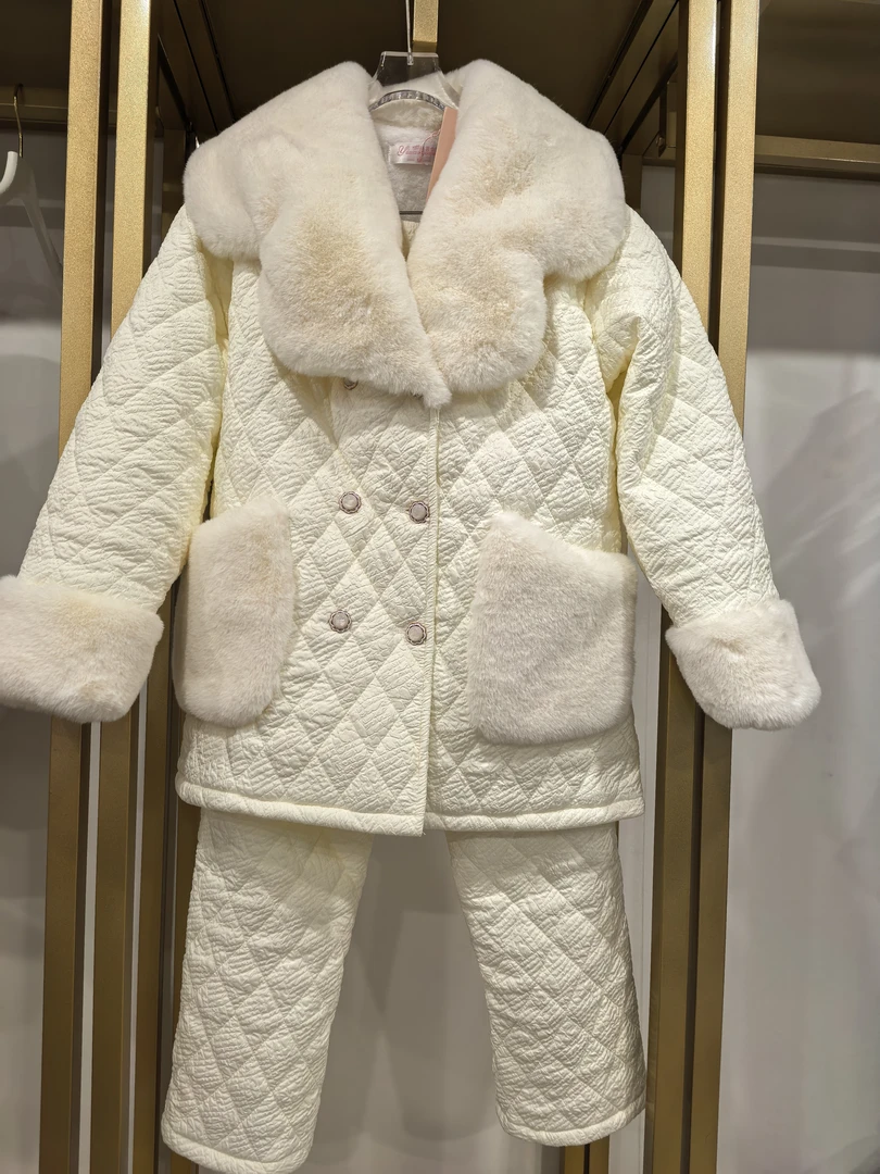 简约风女装保暖冬季加厚睡衣白色女秋冬套装翻领防风防水01