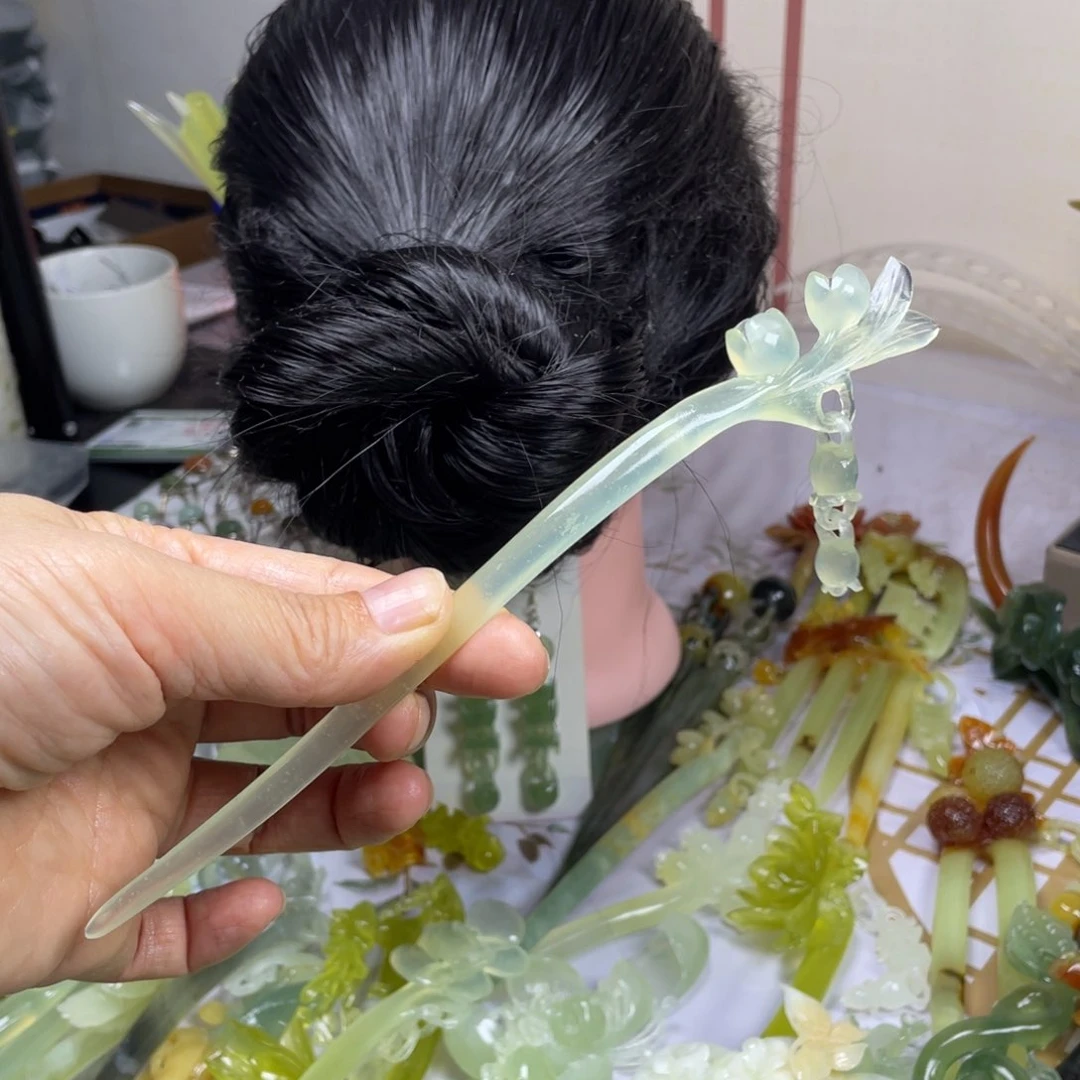 未镶嵌蛇纹石玉发饰一***龙