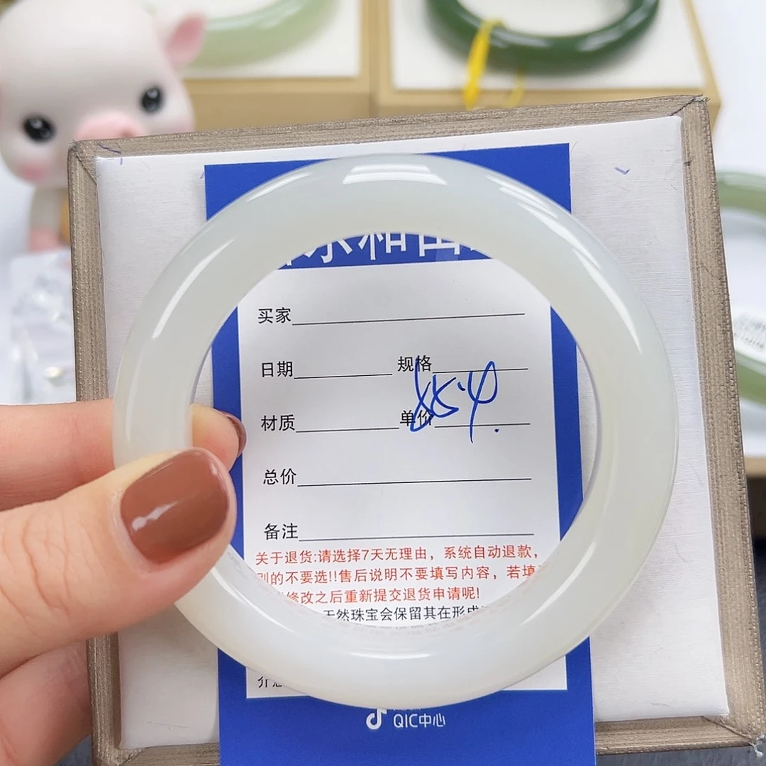 和田玉未镶嵌手镯