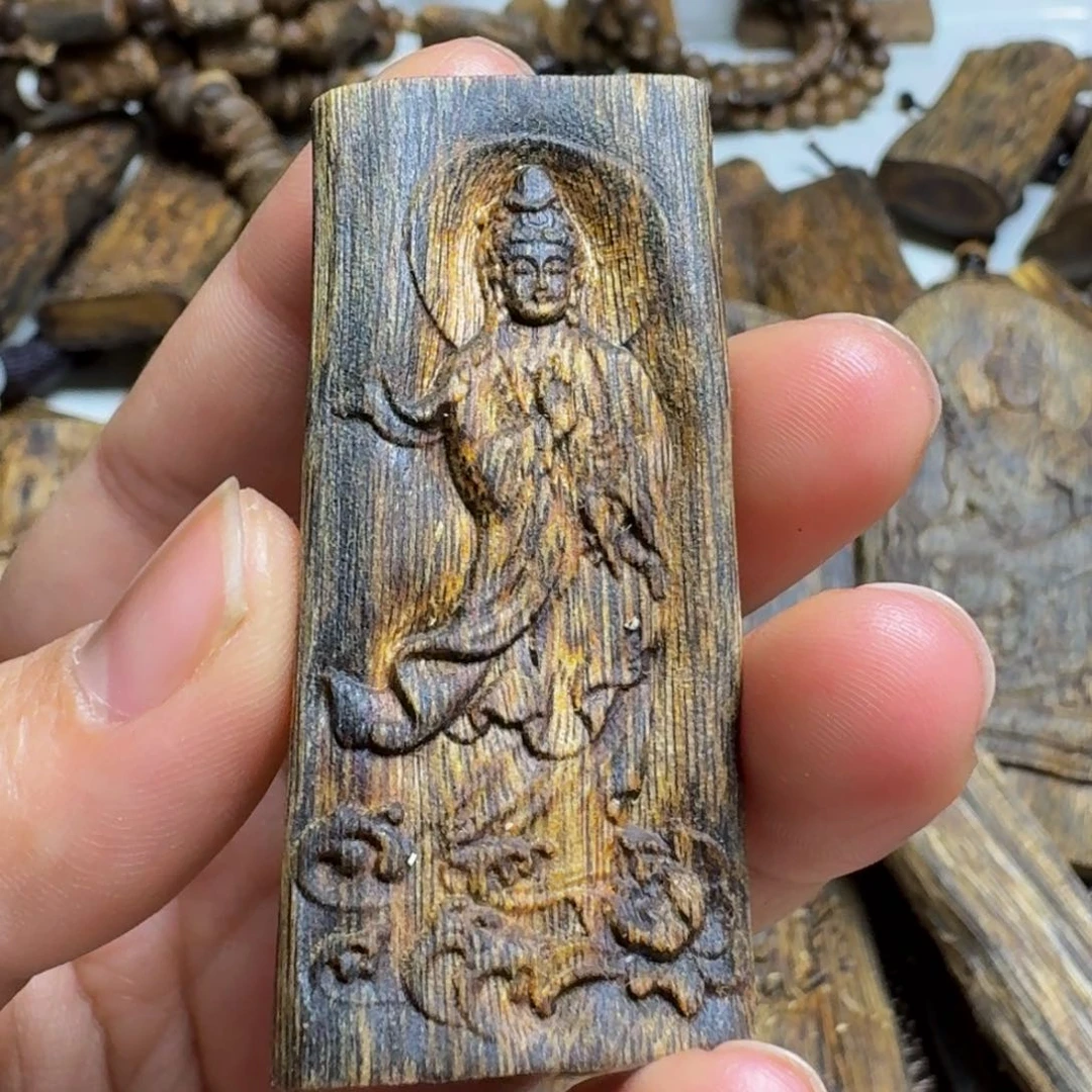 沉香吊坠白棋观音雕刻牌6.8克