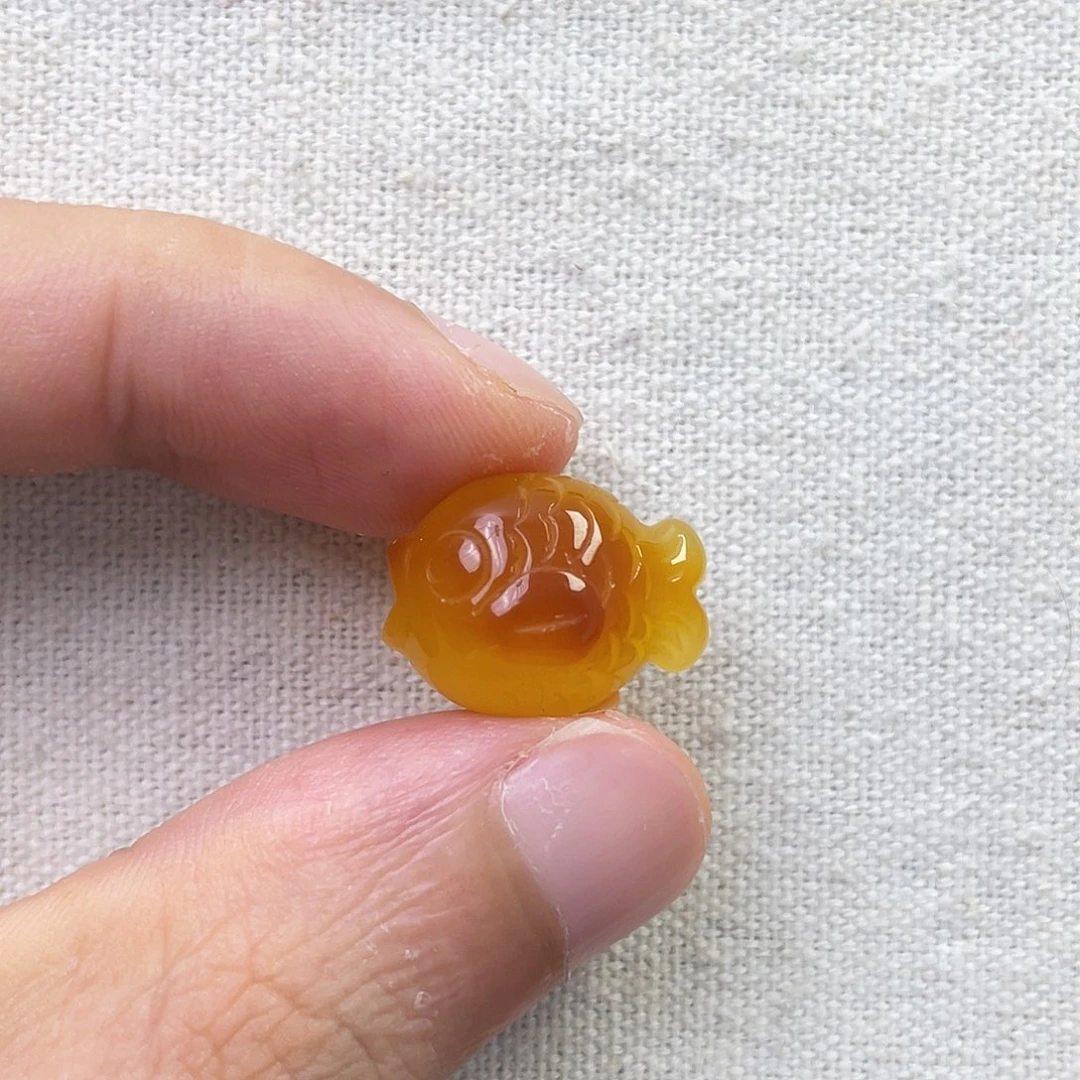 琥珀未镶嵌裸石小鱼