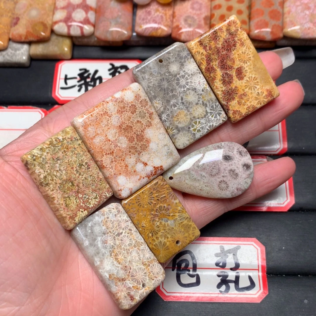【闪购商品】未镶嵌颈饰硅化玉扶**卡