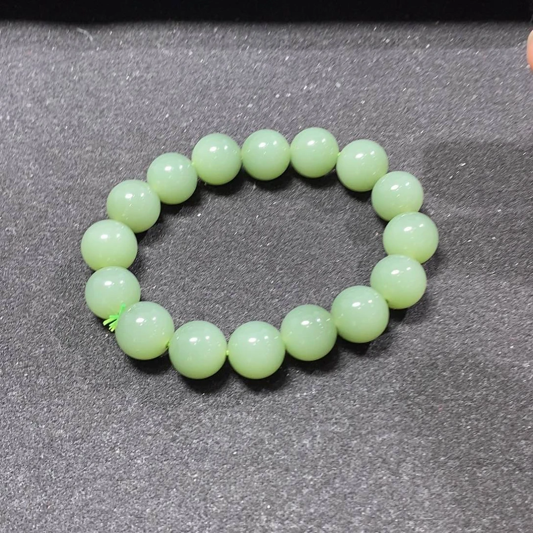 和田玉（碧玉）未镶嵌颈饰果*汁