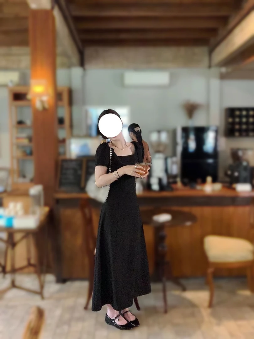 大码胖mm法式小黑裙气质短袖方领连衣裙收腰显瘦夏季中长款