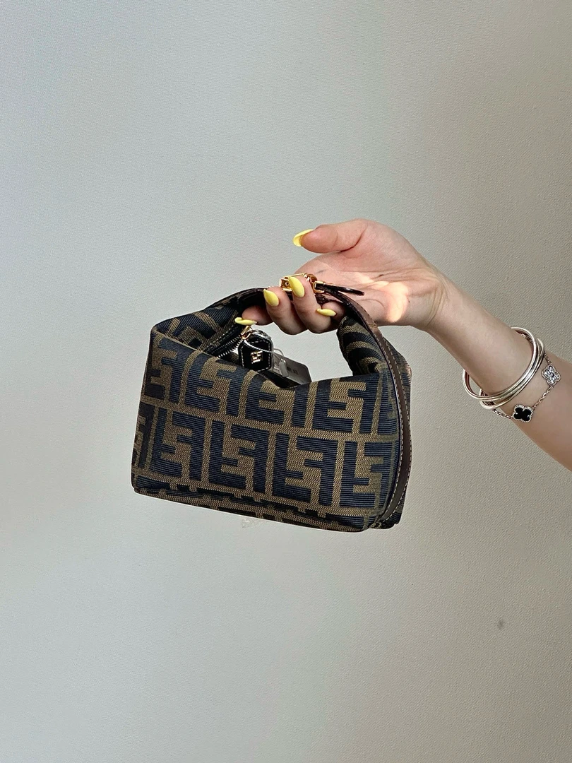 95新 FENDI/芬迪 fendi 老花mini饭盒手提包 (K)