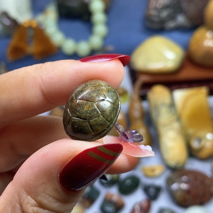 岫岩河磨玉（透闪石质玉）富甲未镶嵌