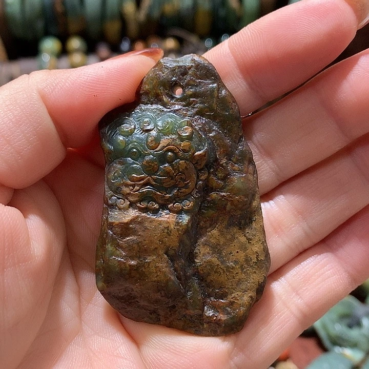 未镶嵌岫岩河磨玉（透闪石质玉）挂件