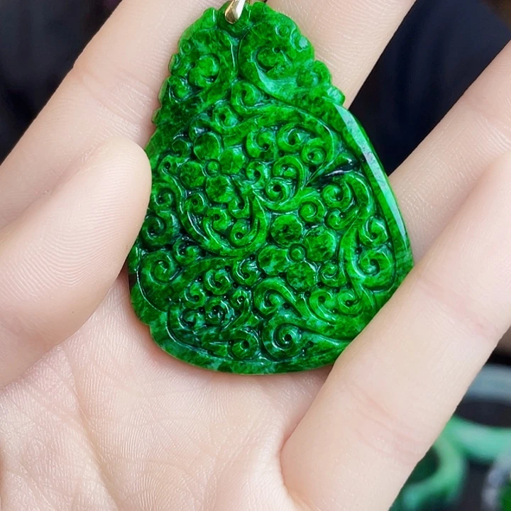 翡翠18K金镶嵌颈饰多样性