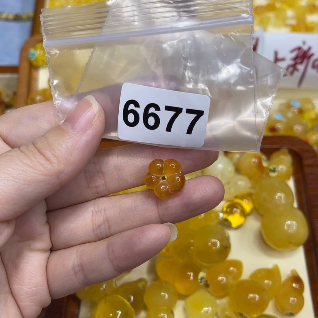 琥珀珠宝奇石未镶嵌