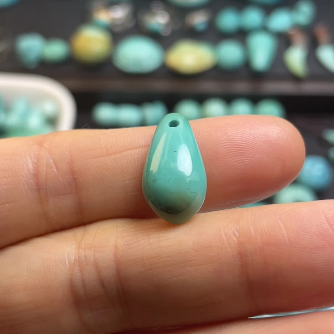 绿松石未镶嵌颈饰