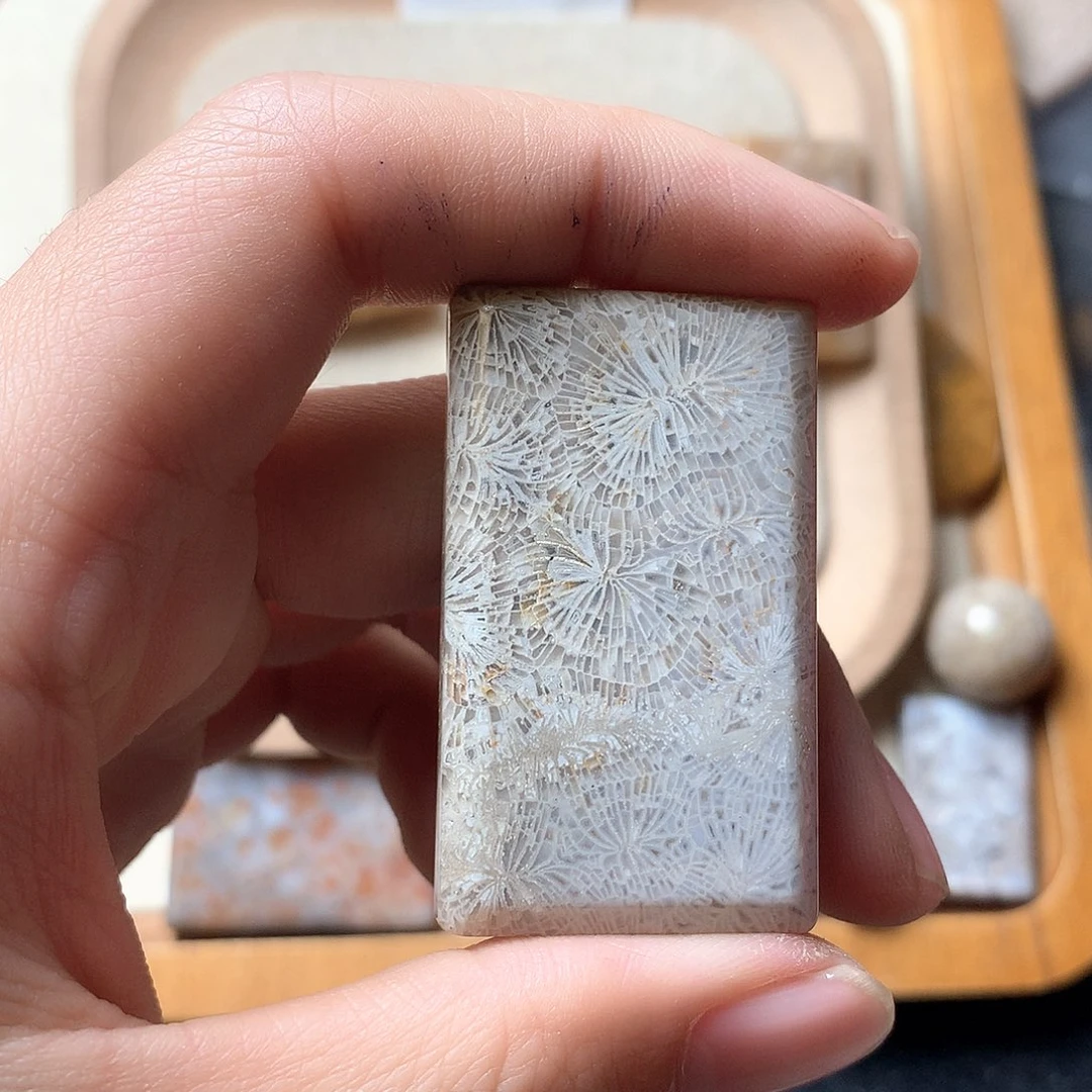 石英质玉颈饰未镶嵌莫*