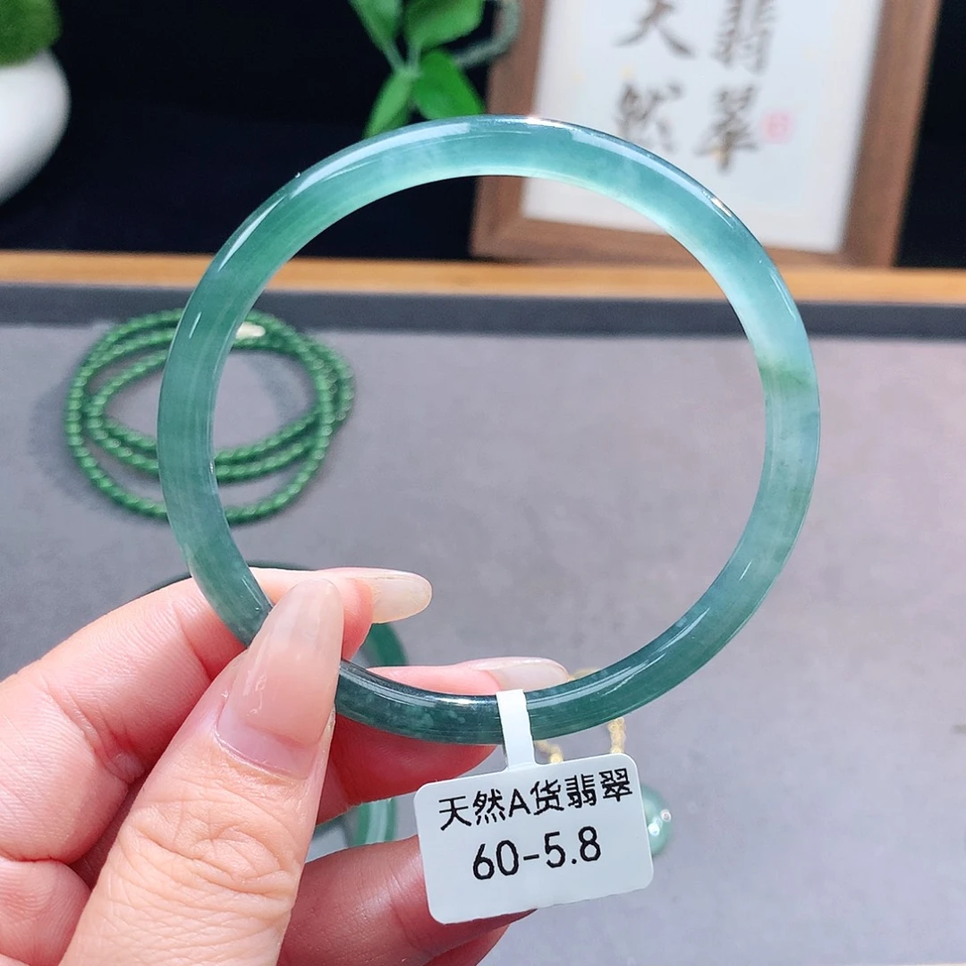 翡翠手镯（圆镯）未镶嵌