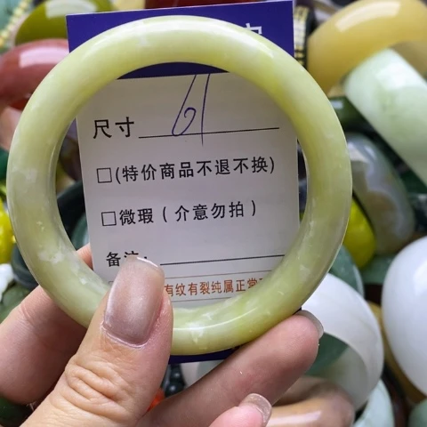 蛇纹石玉手镯未镶嵌